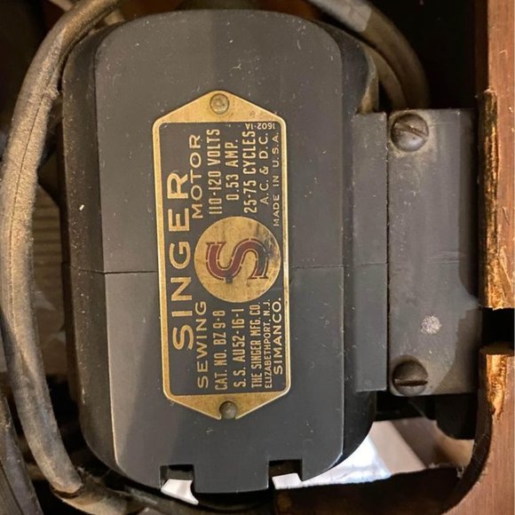 1951 Singer Sewing Machine Table Antique - Picture 4 of 6